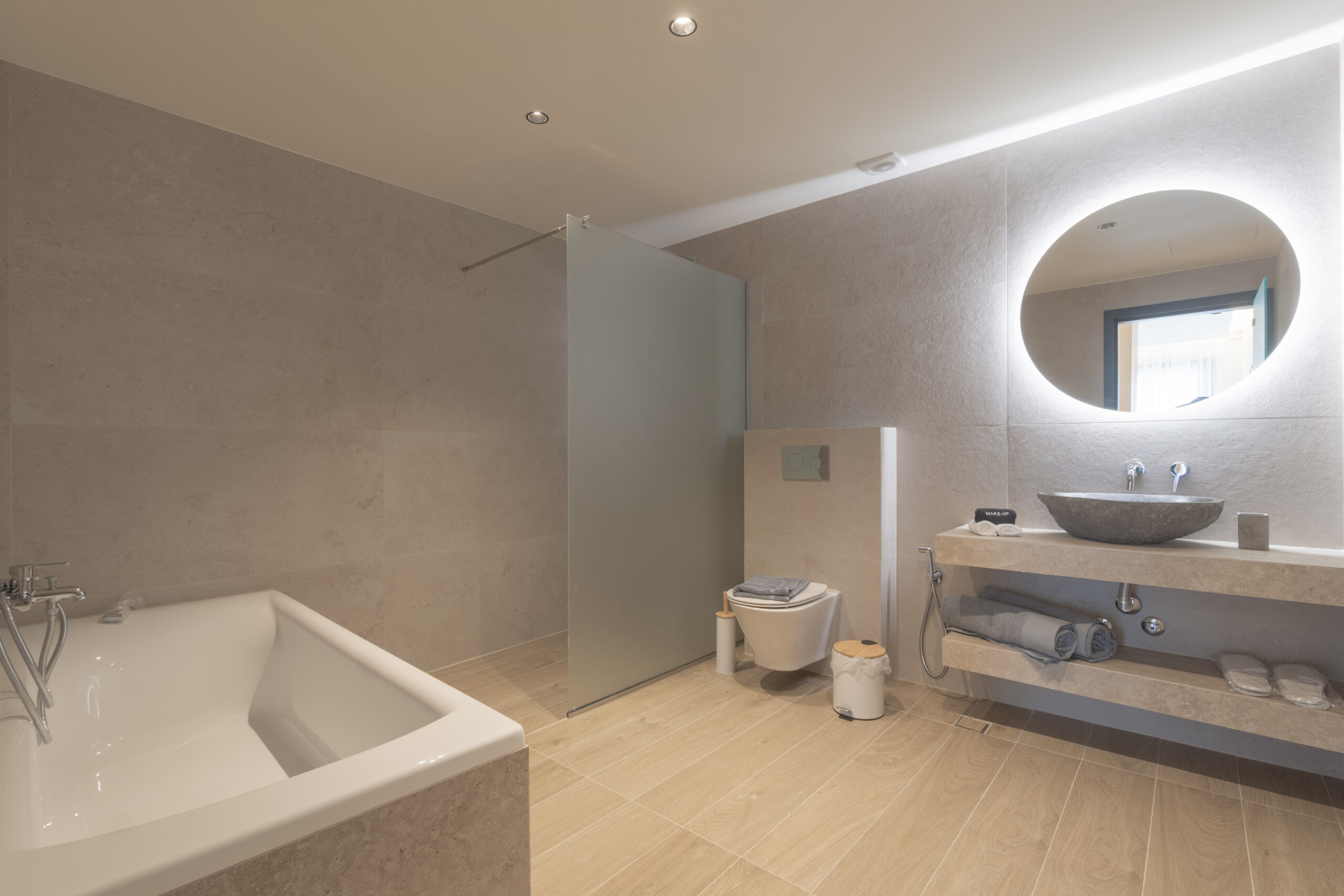 Tiara Holidays - Alora Luxury Suites - Maisonette with pool view kupatilo na spratu